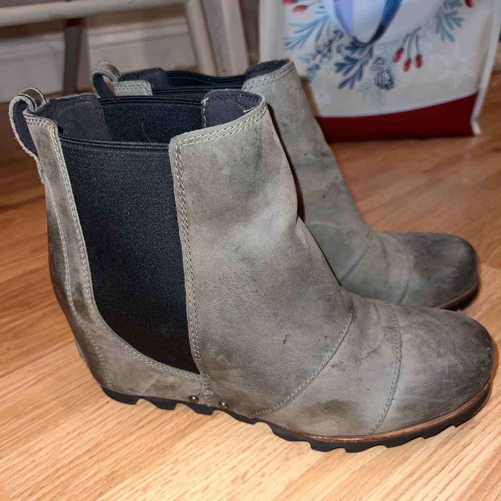 Sorel wedge booties, grey, size 8.5